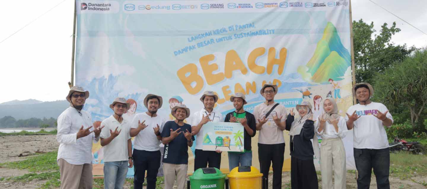 WIKAIKON Berkolaborasi dengan WIKA Group dan Bank Sampah Gen Z dalam Aksi Beach Clean Up di Pantai Carita, Banten